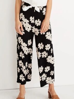 Wide-Leg Floral Print Pants in Black and Cream